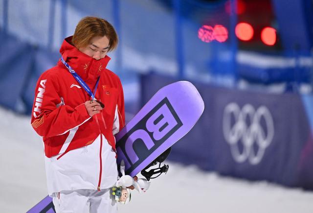 九游体育官网入口-马年“马上夺金”、遗憾和差距……佟立新评中国队米兰冬奥征程